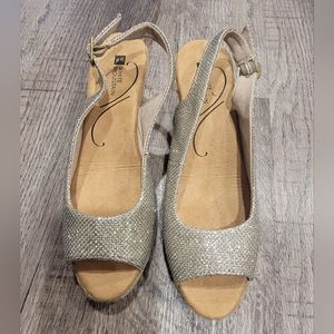 White Mountain Light Gold Glittery Slingback Heels, BRAND NEW Sz 6.5